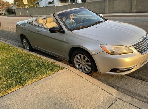 Photo 1 of 7 of 2012 Chrysler 200 Touring